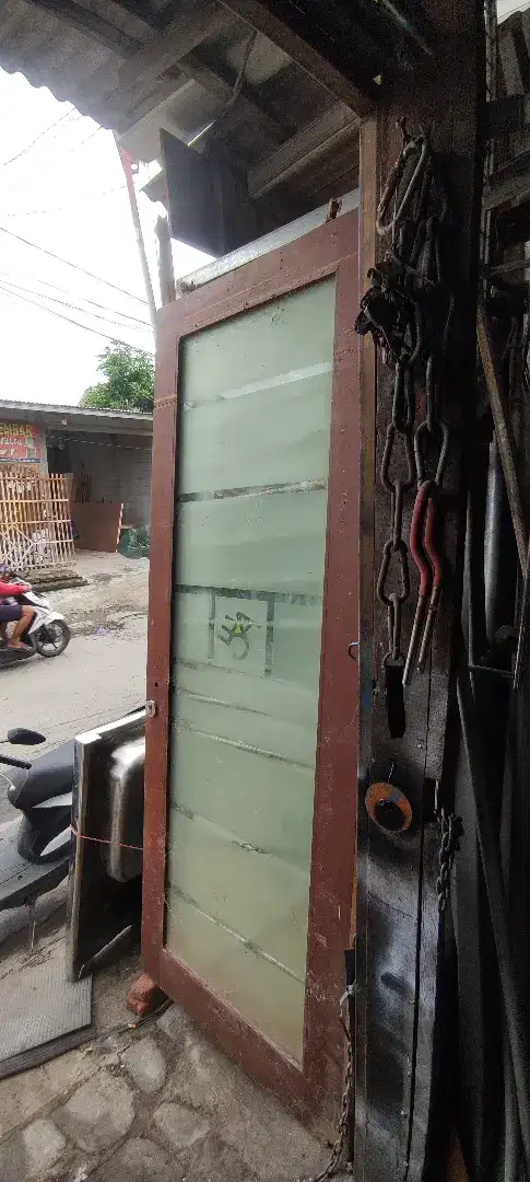 PINTU KAYU KACA GESER