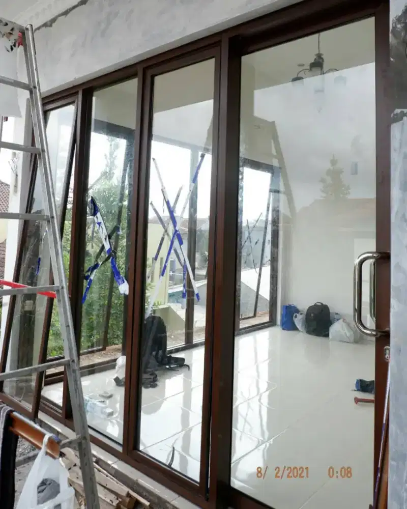 Pintu kaca lipat dan pintu kaca sleding