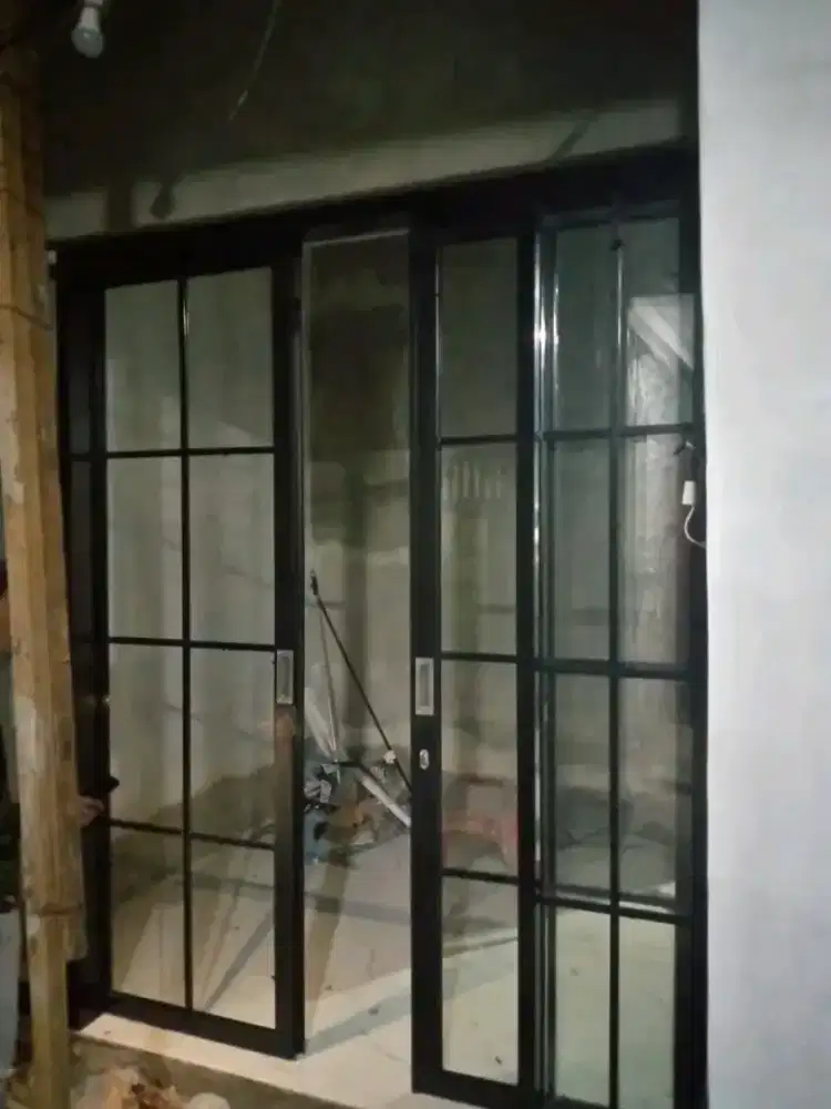 Pintu kaca sleding dan pintu kaca lipat