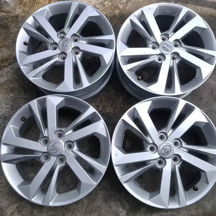 Velg Xenia new R15 pcd 100 hole 5 for altis,sienta,avanza harga 4 pcs