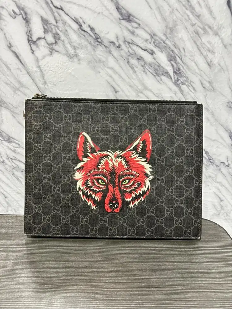 Gucci wolf outlet clutch