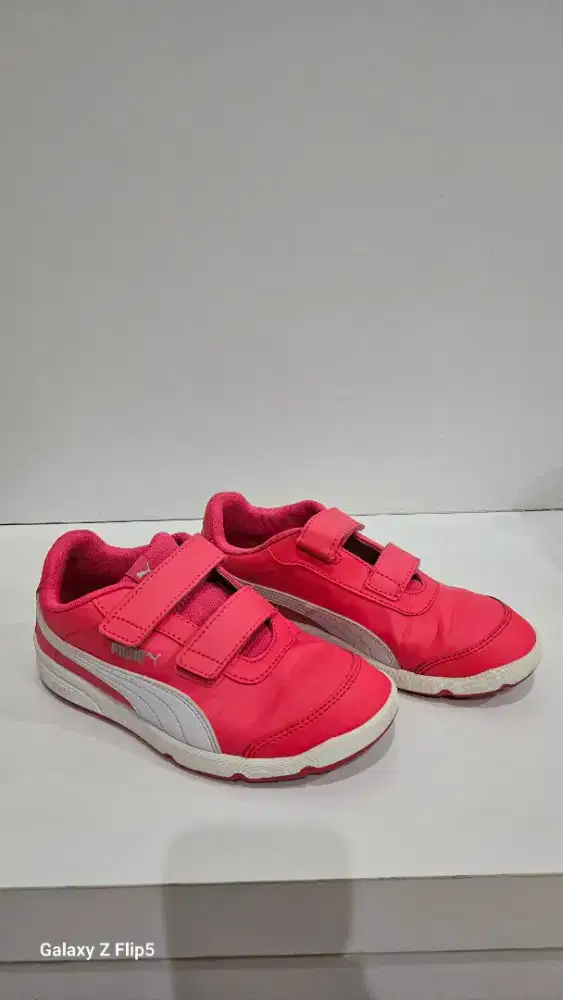 SEPATU ANAK PUMA SIZE 34.5 (21 CM)