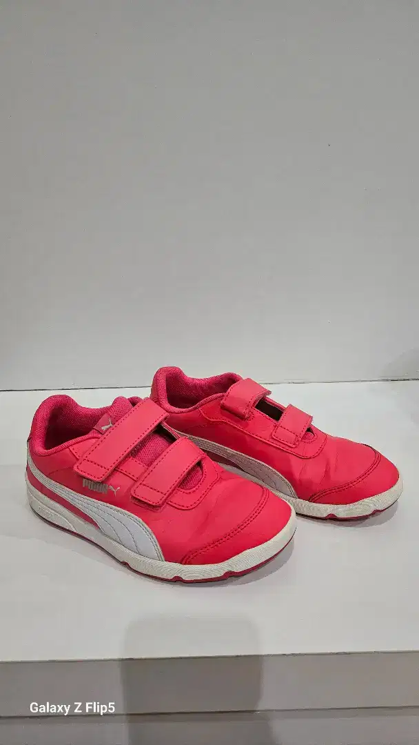 SEPATU ANAK PUMA SIZE 34.5 (21 CM)