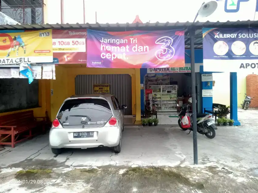 DIKONTRAKKAN TOKO STRATEGIS. Pinggir jalan depan SMA