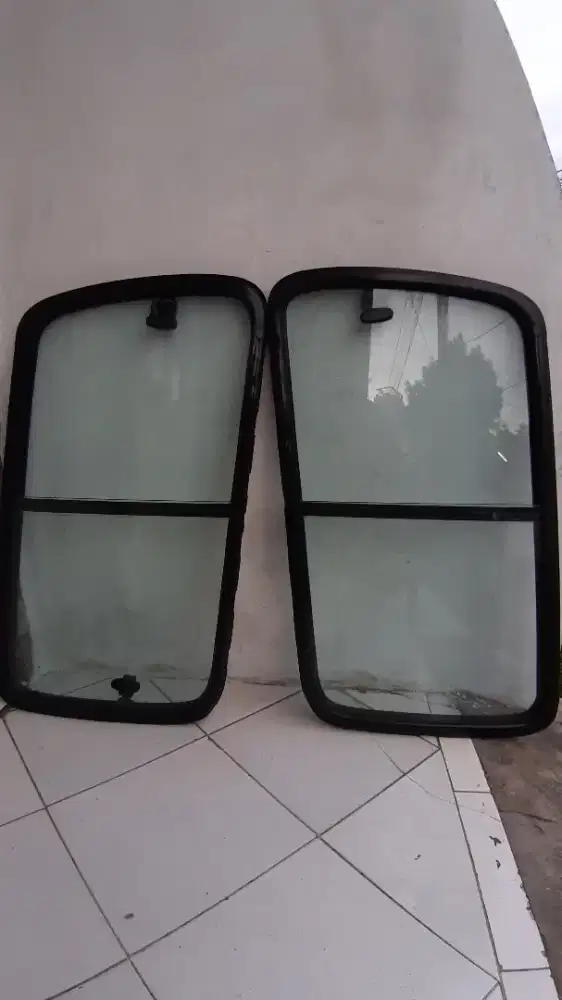 Frame set kaca geser Land Cruiser VX80 original