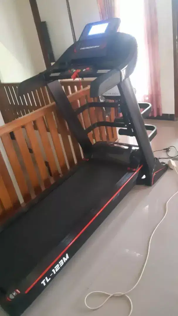 Alat fitnes treadmill elektrik TL 123 m big