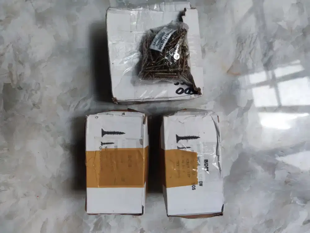 SKRUP CALCIBOARD SCREWS  6 X 1-1/4 (3,2 cm) kondisi baru