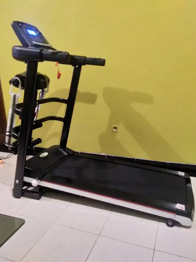 Alat fitnes treadmill elektrik TL 607 empat fungsi