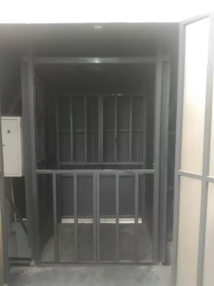 Pemasangan lift barang/cargo