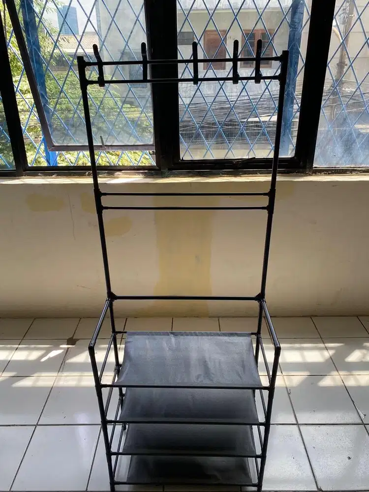 Rak sepatu tempat sepatu