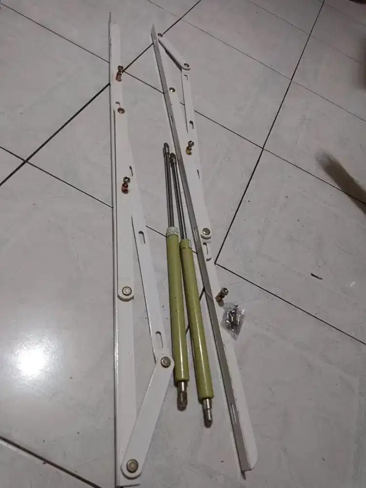 Engsel ranjang lipat( hidrolik)