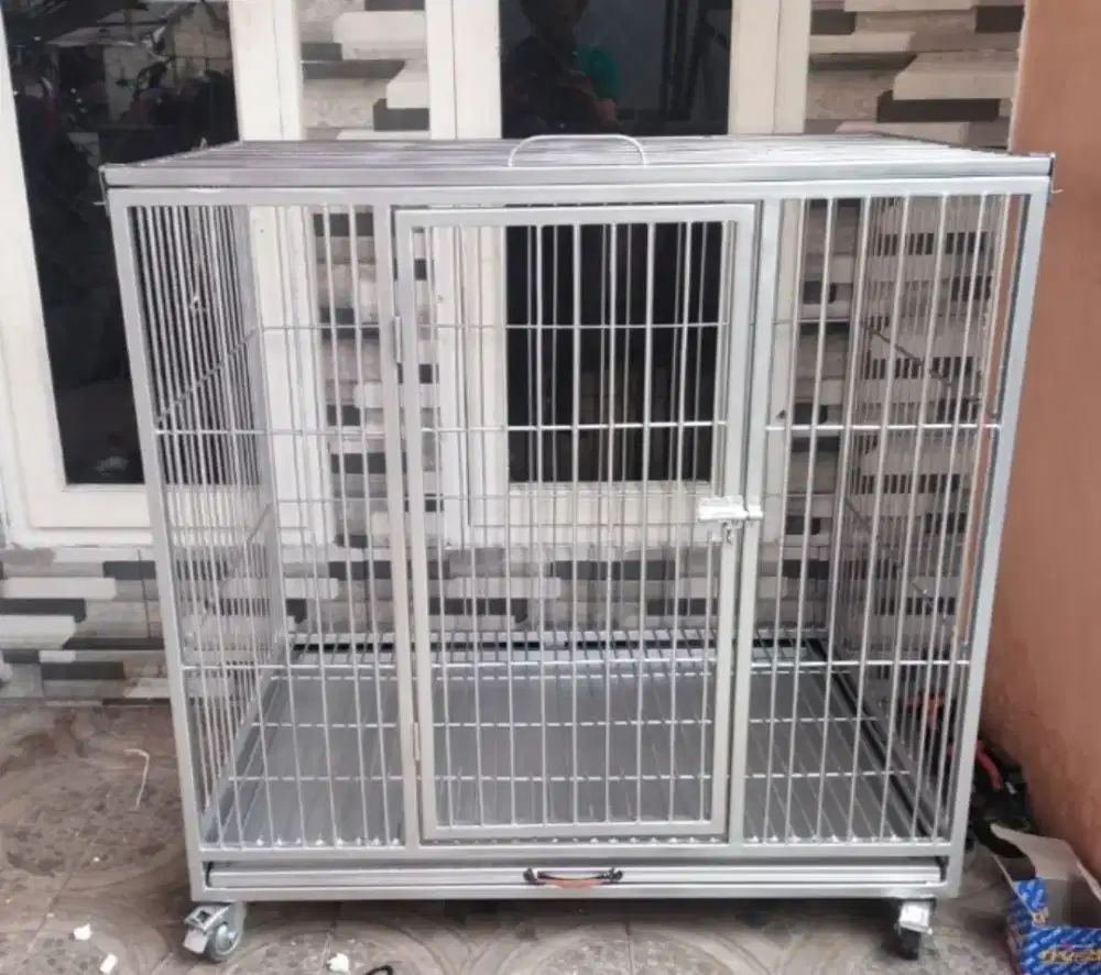 Kandang anjing besi