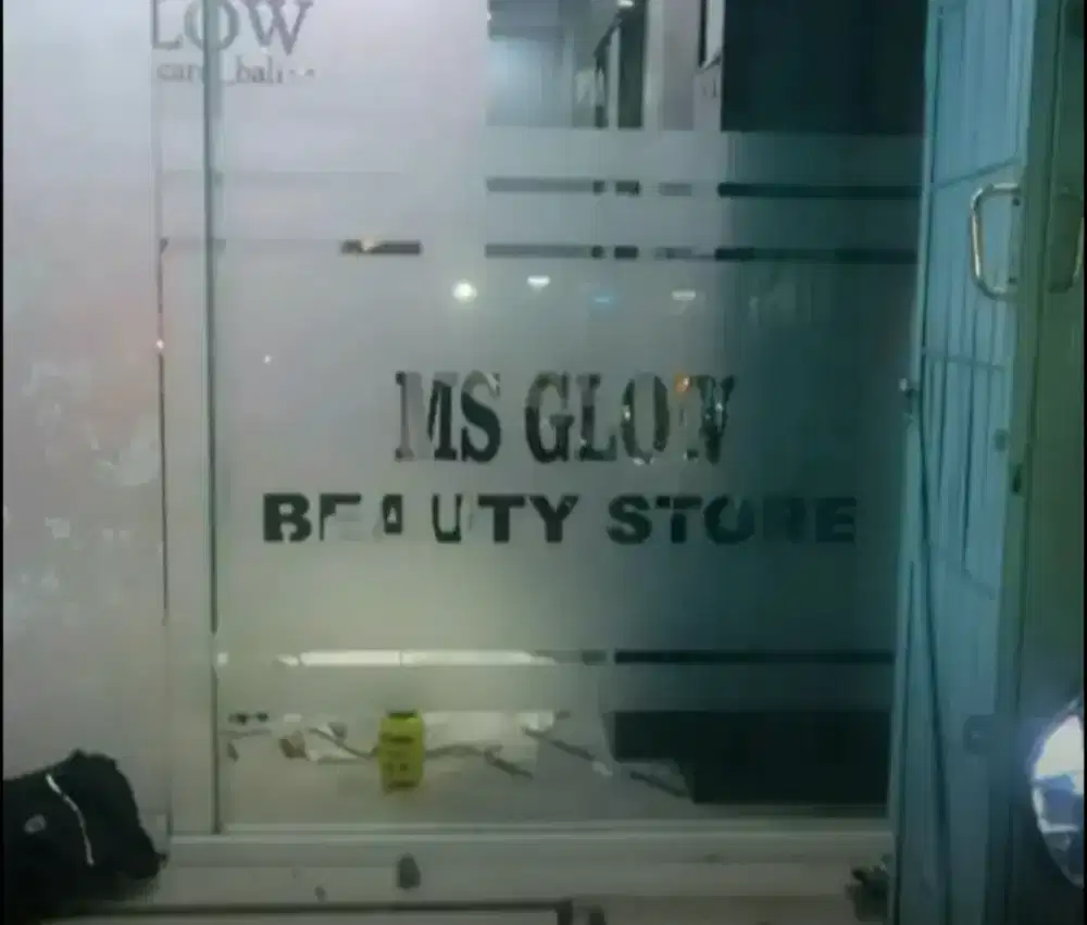 Buat kantormu lebih terlihat dengan stiker cutting nama dan kaca film