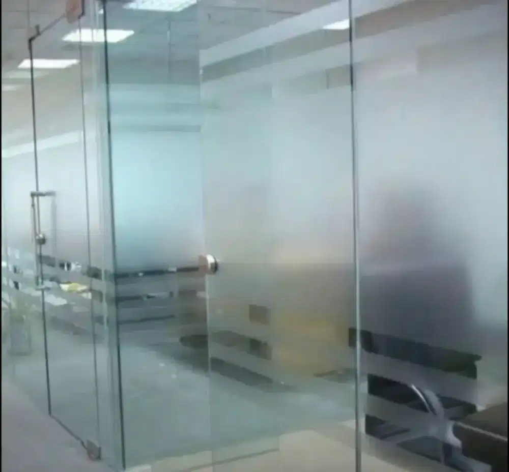 Kami melayani pemasangan Stiker sanblas kaca film utkhotel,kantor,ruko