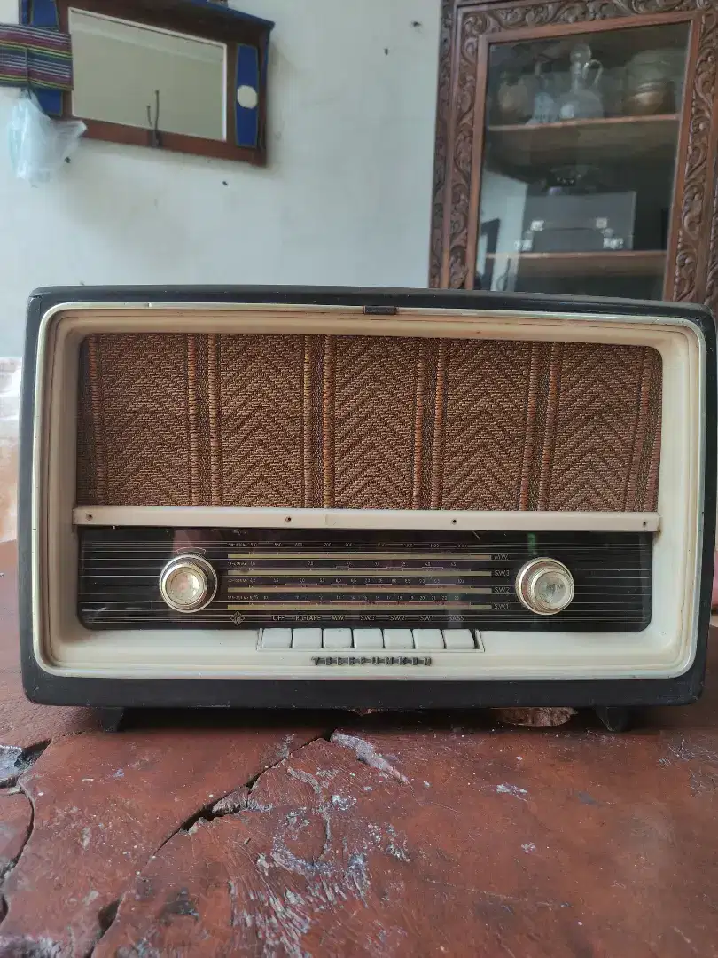 Radio Tabung antik Telefunken