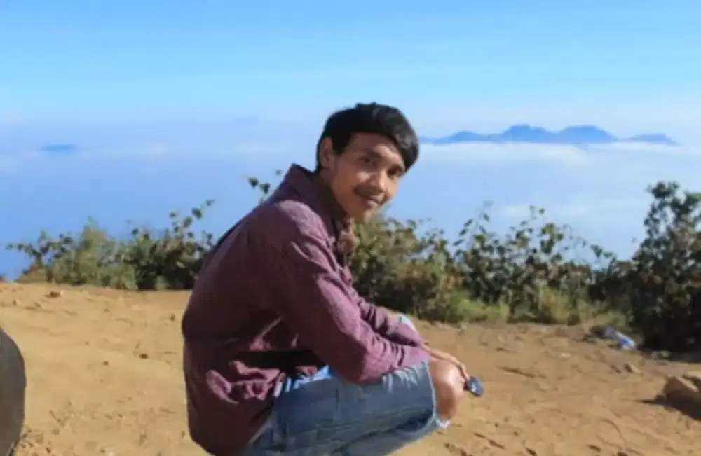 saya mencari pekerjaan apa saja saya terima.. freelance juga boleh...