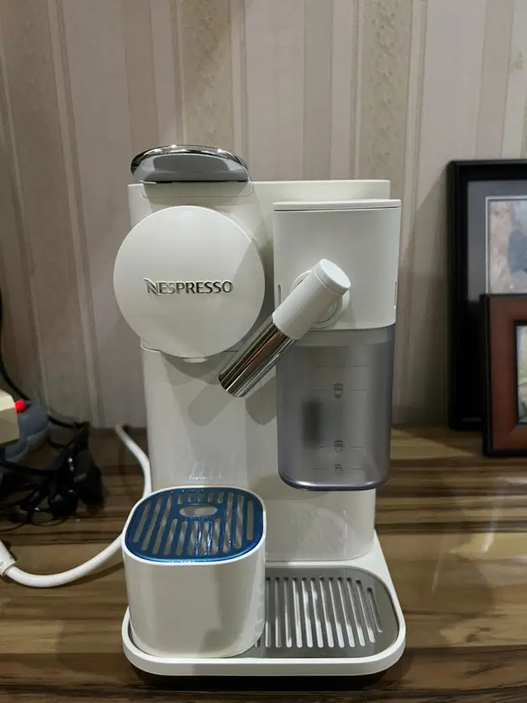 Mesin Kopi Nespresso Lattisimo One Putih