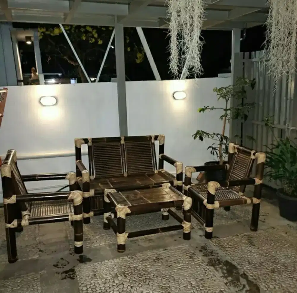 Kursi Bambu Hitam