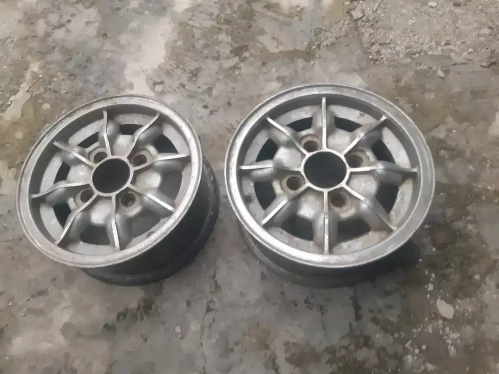 Velg racing clasic ring 12 pcd 110 hanya ada 2