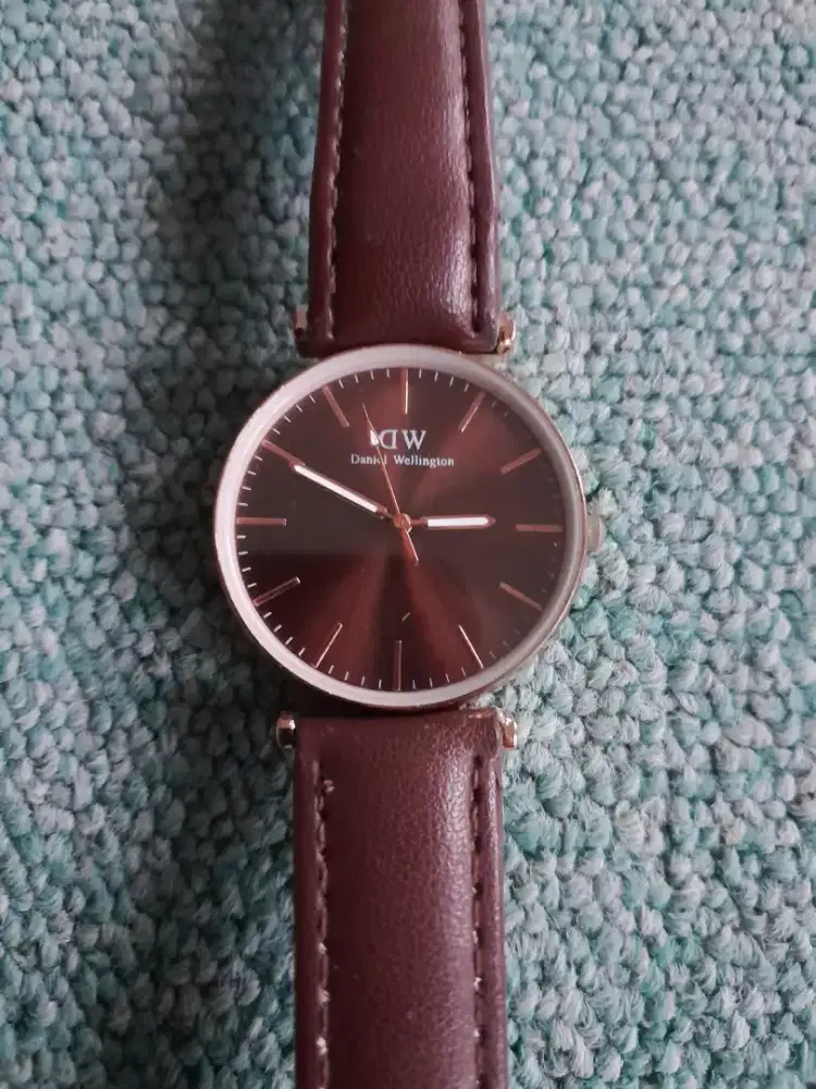 Jual jam merk DW Daniel Wellington harga nego. Jam Tangan