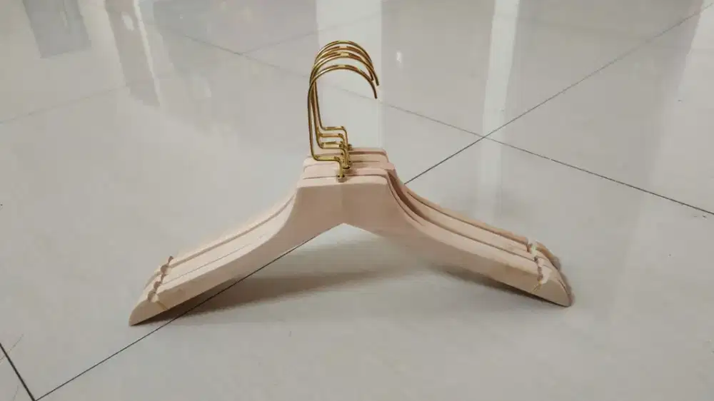 Hanger Kayu Anak (Impor)