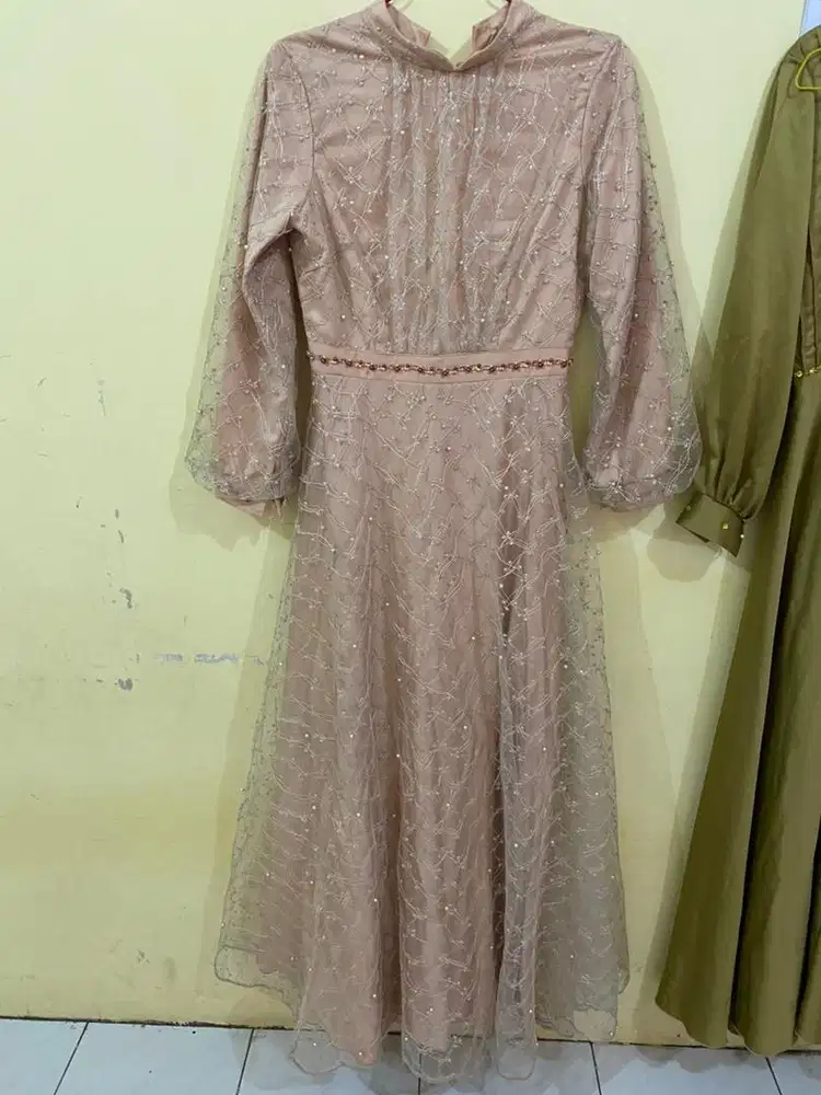 Dress gaun pesta