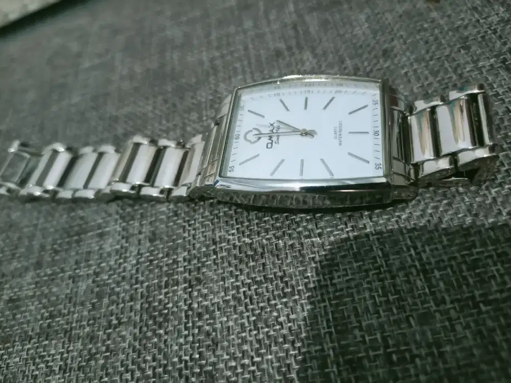 Jam tangan wanita Omax