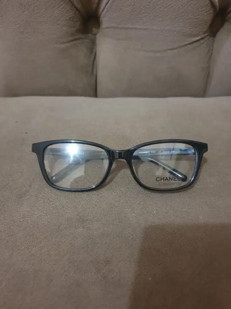 Like new .authentic kacamata .frame chanel