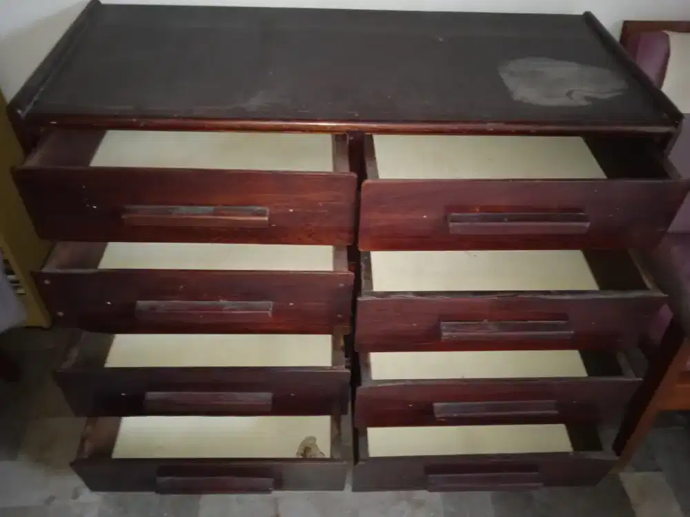 Meja dengan 8 Laci² Kayu Solid Kokoh