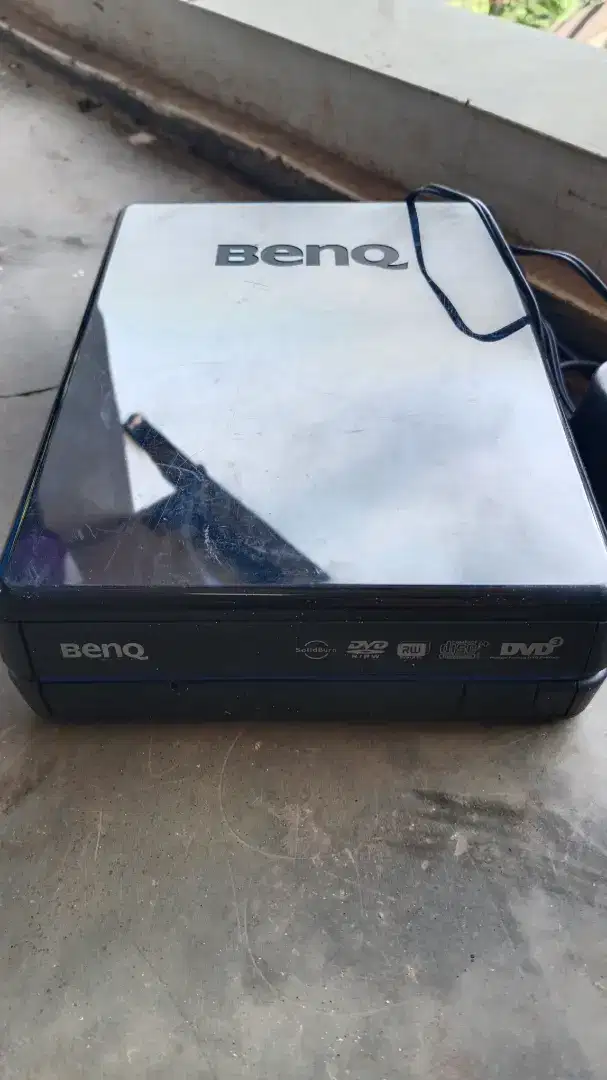 DVD RW BenQ model EW200G portable