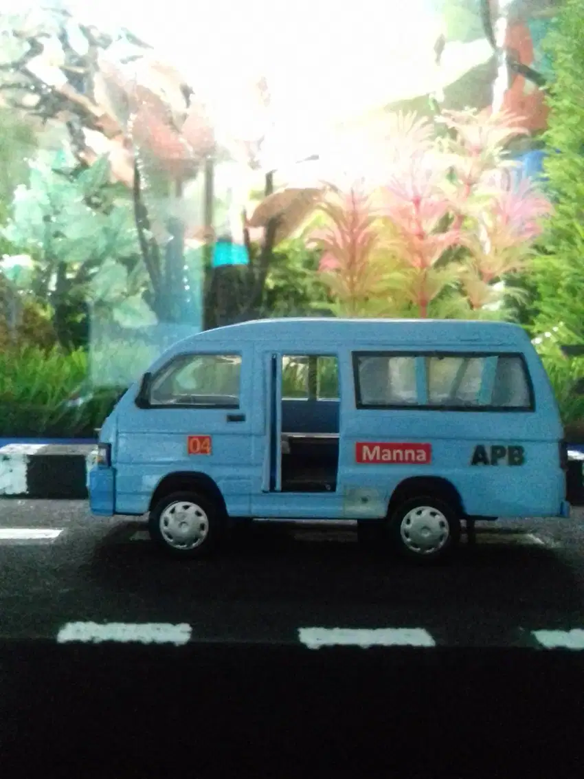 DI JUAL Miniatur jenis angkot bahan besi kemiripan 95% . scala 1: 43