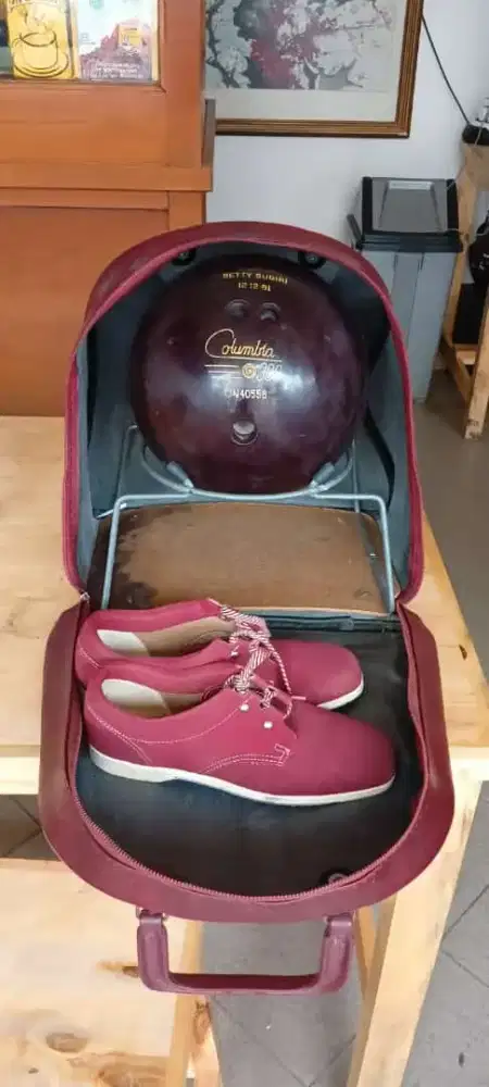 Bola bowling berikut tas dan sepatu