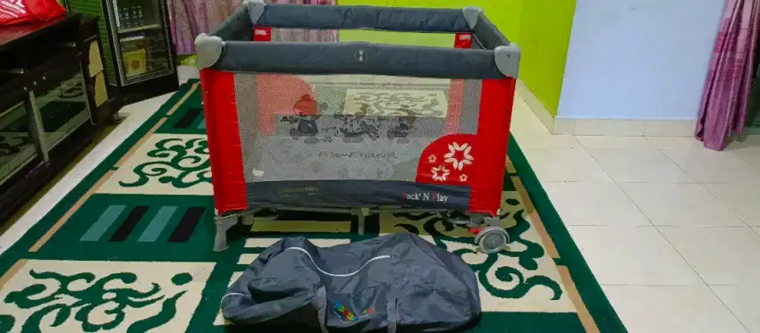 Tempat Tidur Bayi