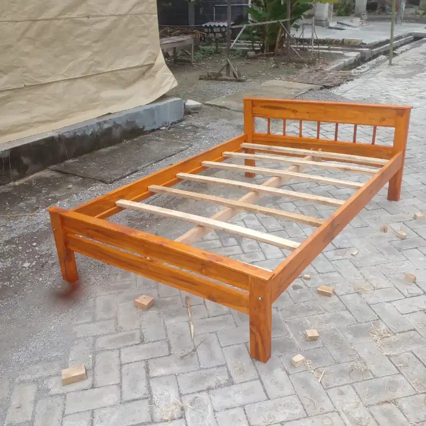 Dipan kayu jati
