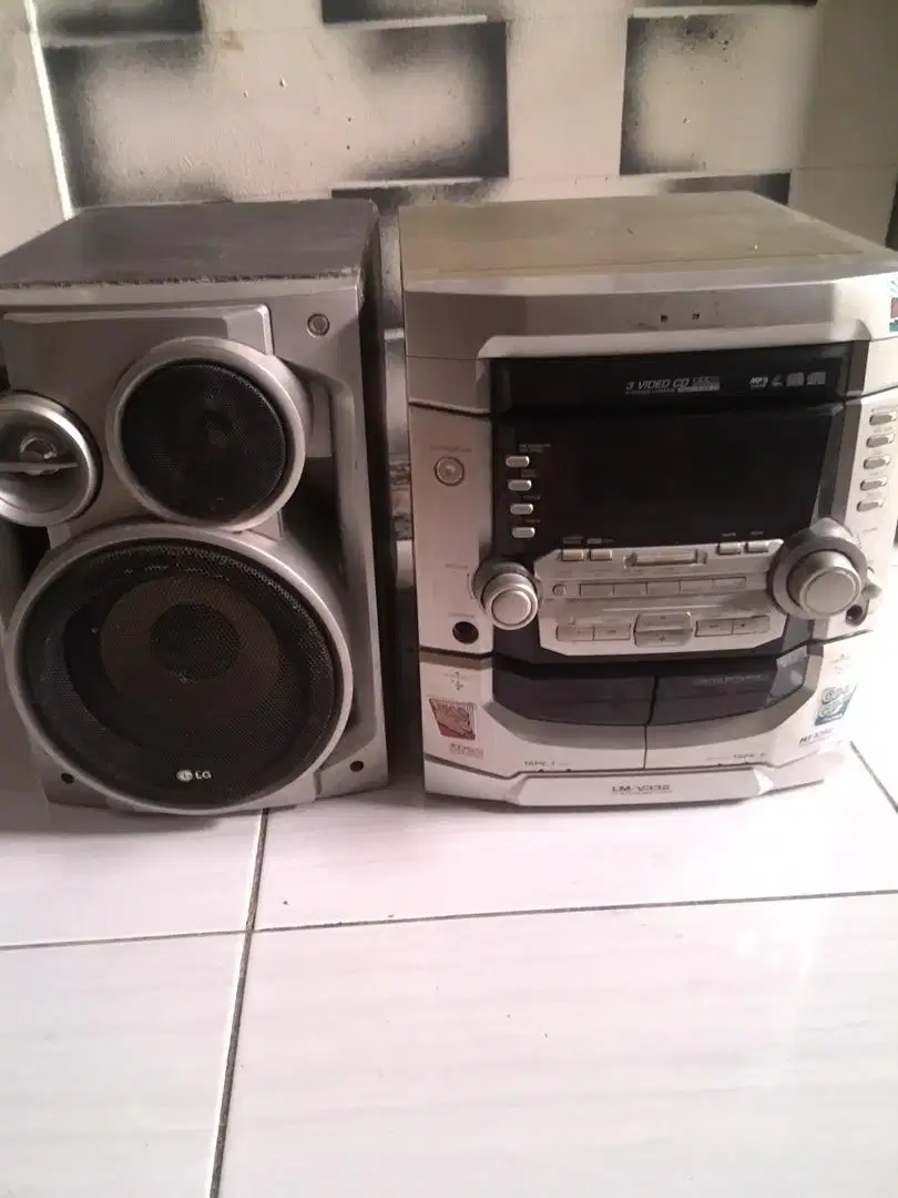 LG RADIO CASSETTE DISC LM-V332A