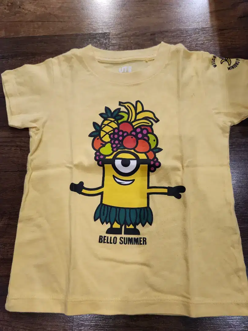 Baju kaos minion Uniqlo