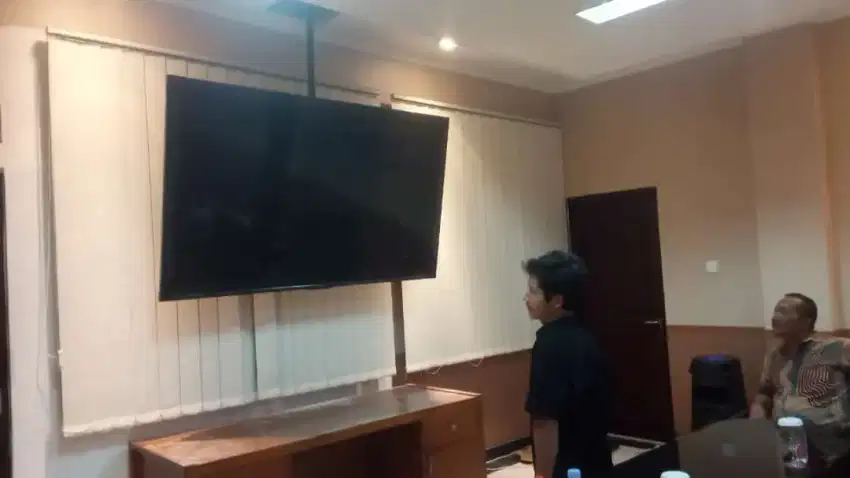 Jasa pasang bracket tv LED celling 60-85