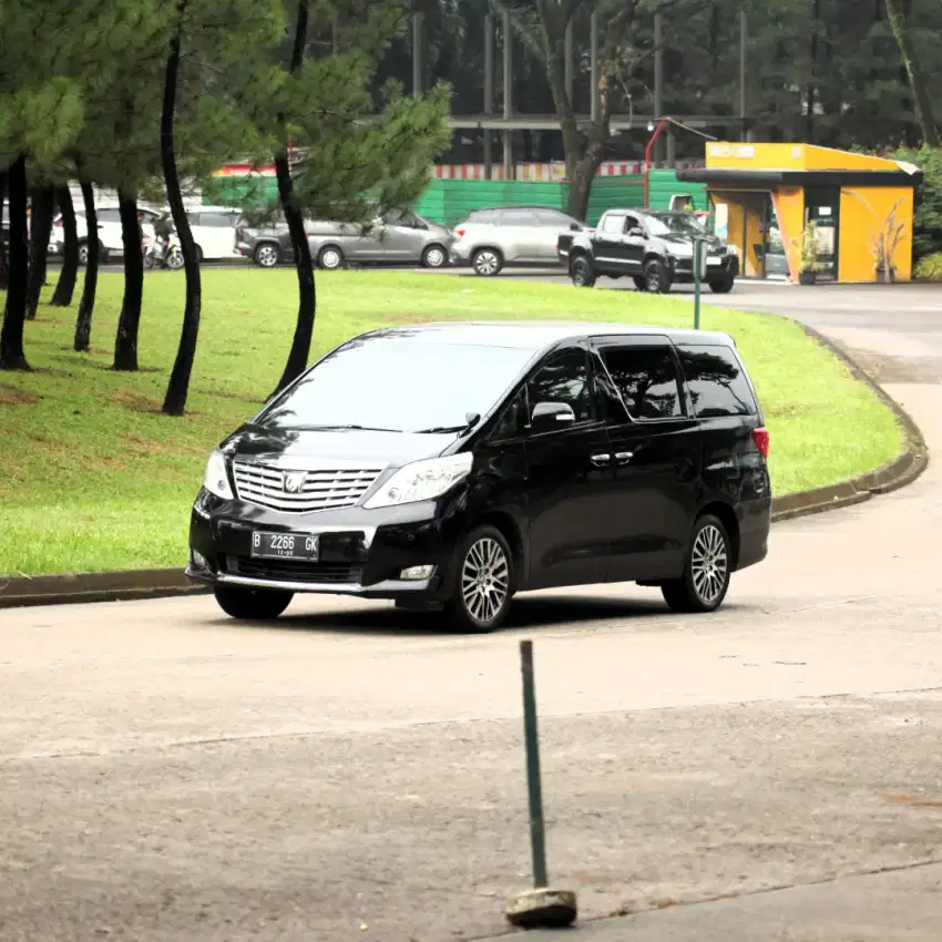 Alphard Langka tipe Q Pilot Seat kondisi bagus sekali