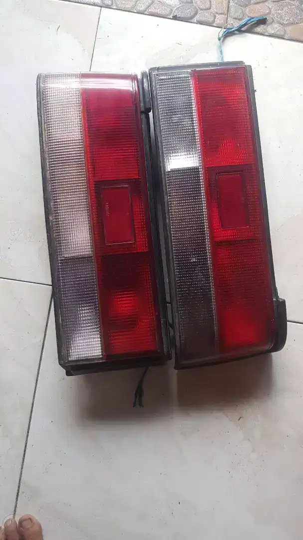 Lampu stoplamp sepasang mazda 323 elite trendy