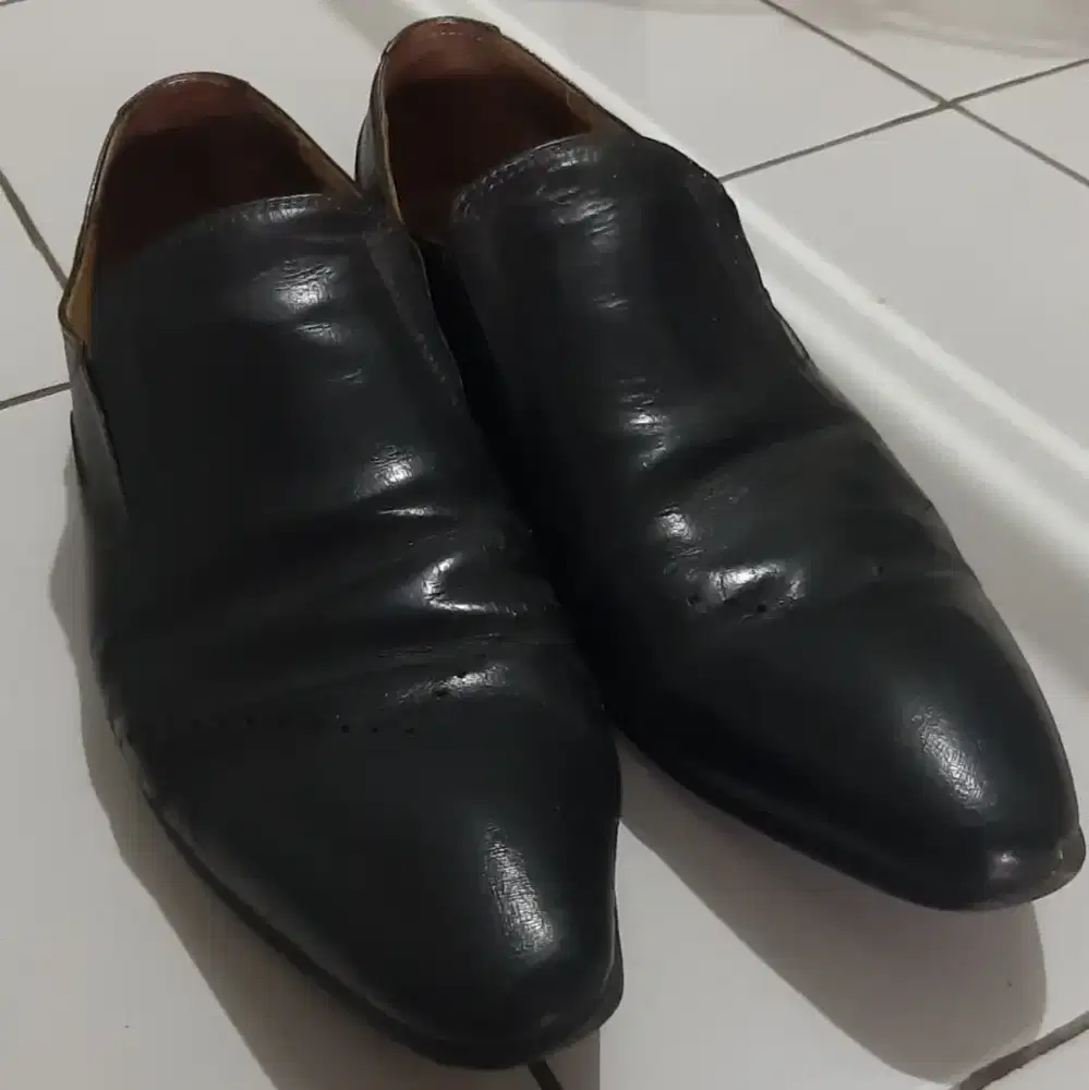 Sepatu Andre Valentino Pria Kulit