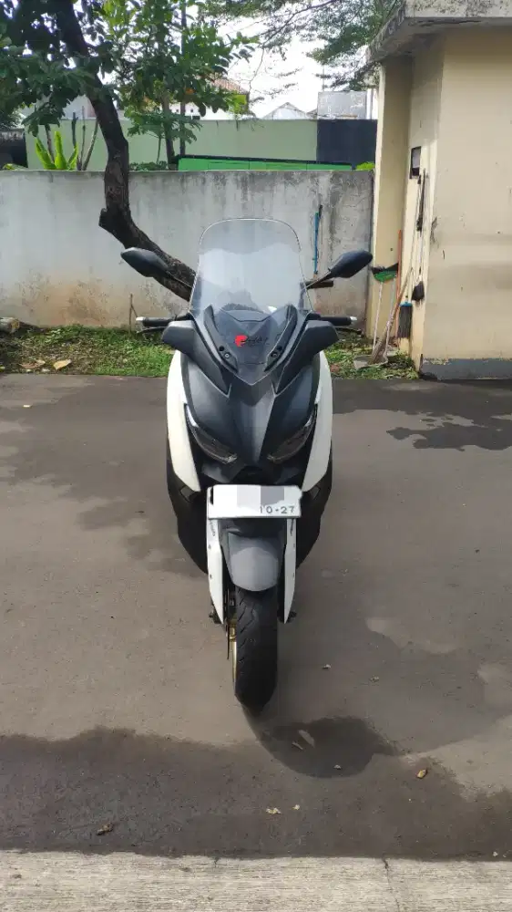 YAMAHA XMAX PUTIH LOW KM STANDAR PAJAK PANJANG - Motor Bekas - 916078310