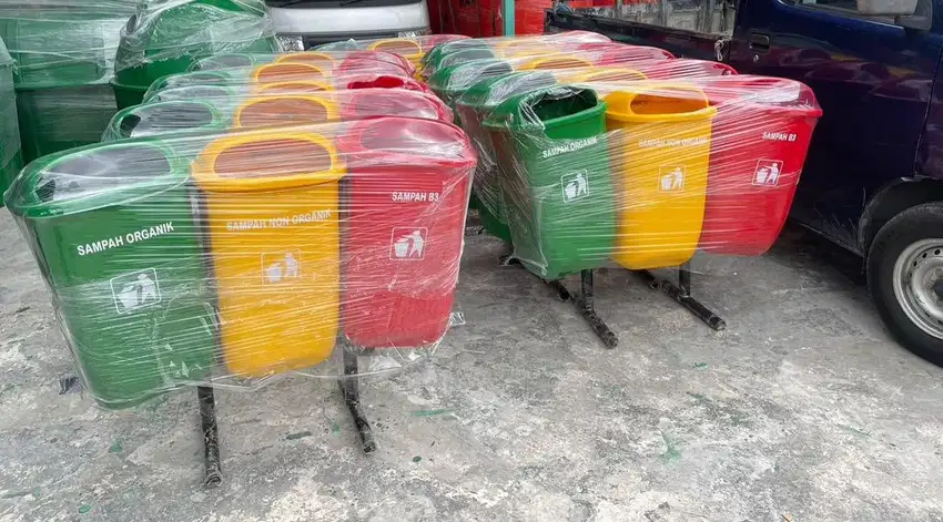 Readi tempat sampah 3 warna fiber tiang siap pakai ramah lingkungan