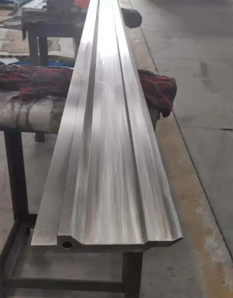 Pisau shearing, dies, v block