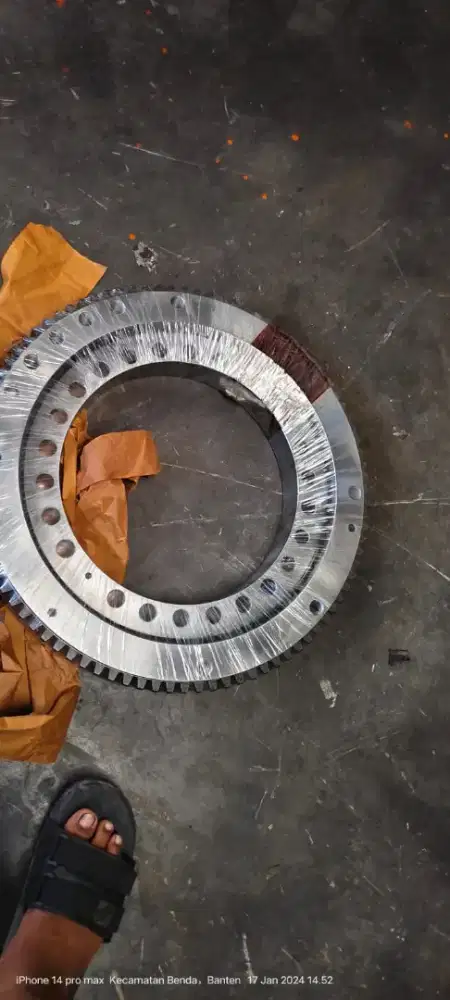 Bearing swing tadano