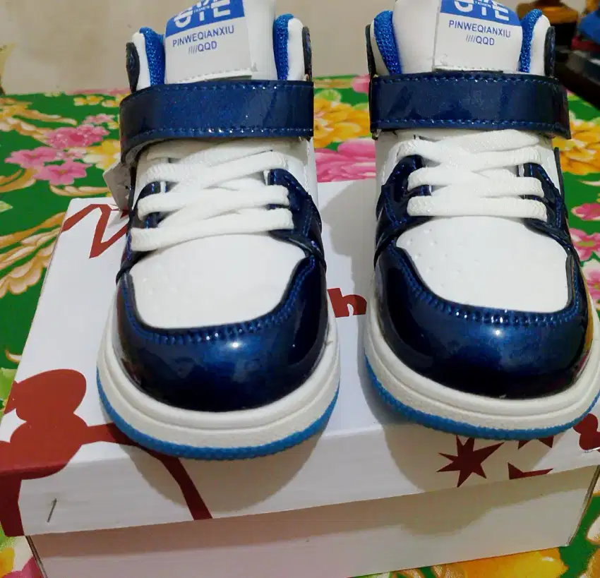 Sepatu anak laki laki Size 25 Warna Biru Putih