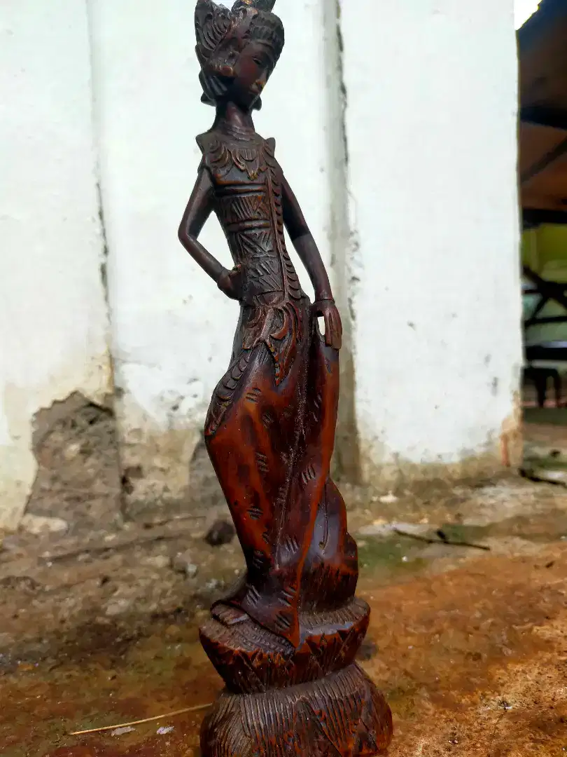 Patung kayu dewi sri antik lawas kuno