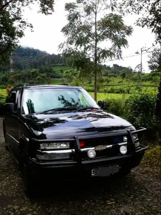 Dijual SUV Kesayangan Opel Blazer DOHC LT 2200CC HITAM THN 2000