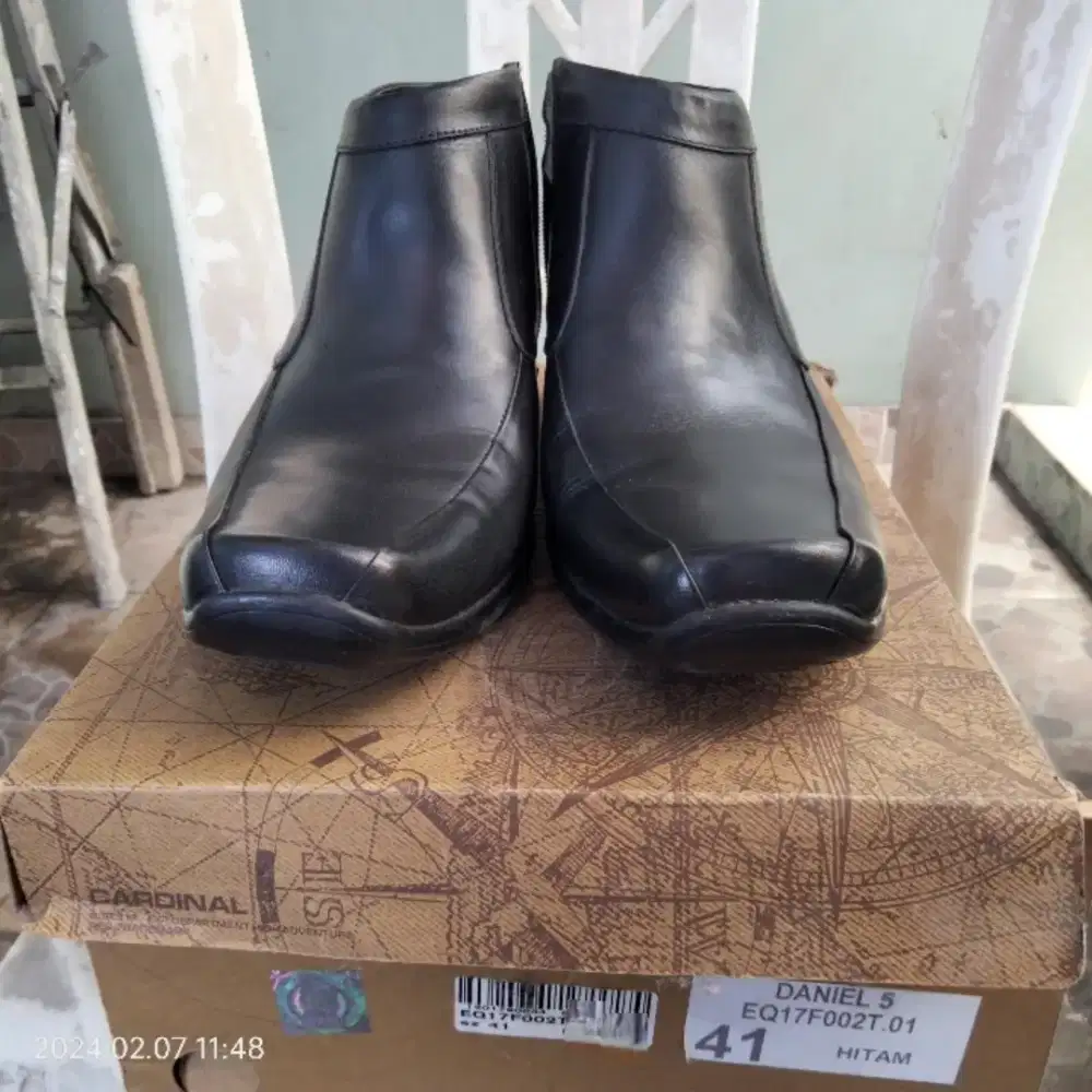 Sepatu kulit cardinal boots size 41