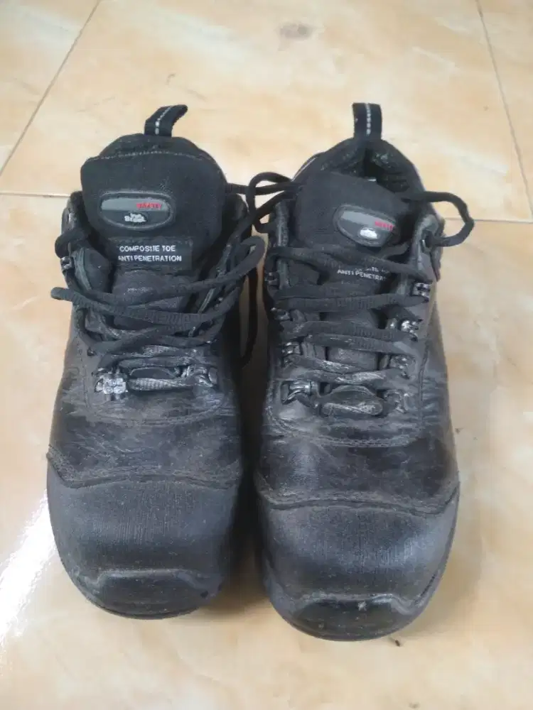 Sepatu safety anak