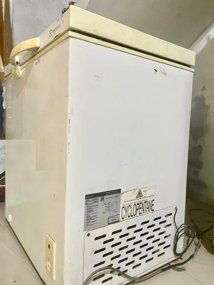 Electrolux Chest Freezer ECM 1450WA-ID Putih